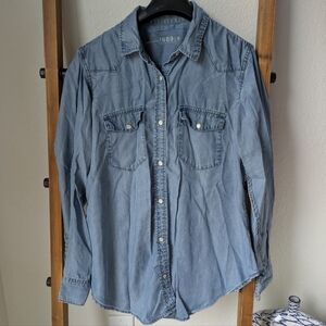 GAP Maternity Women's Light Blue Denim Button Down Shirt - Size S